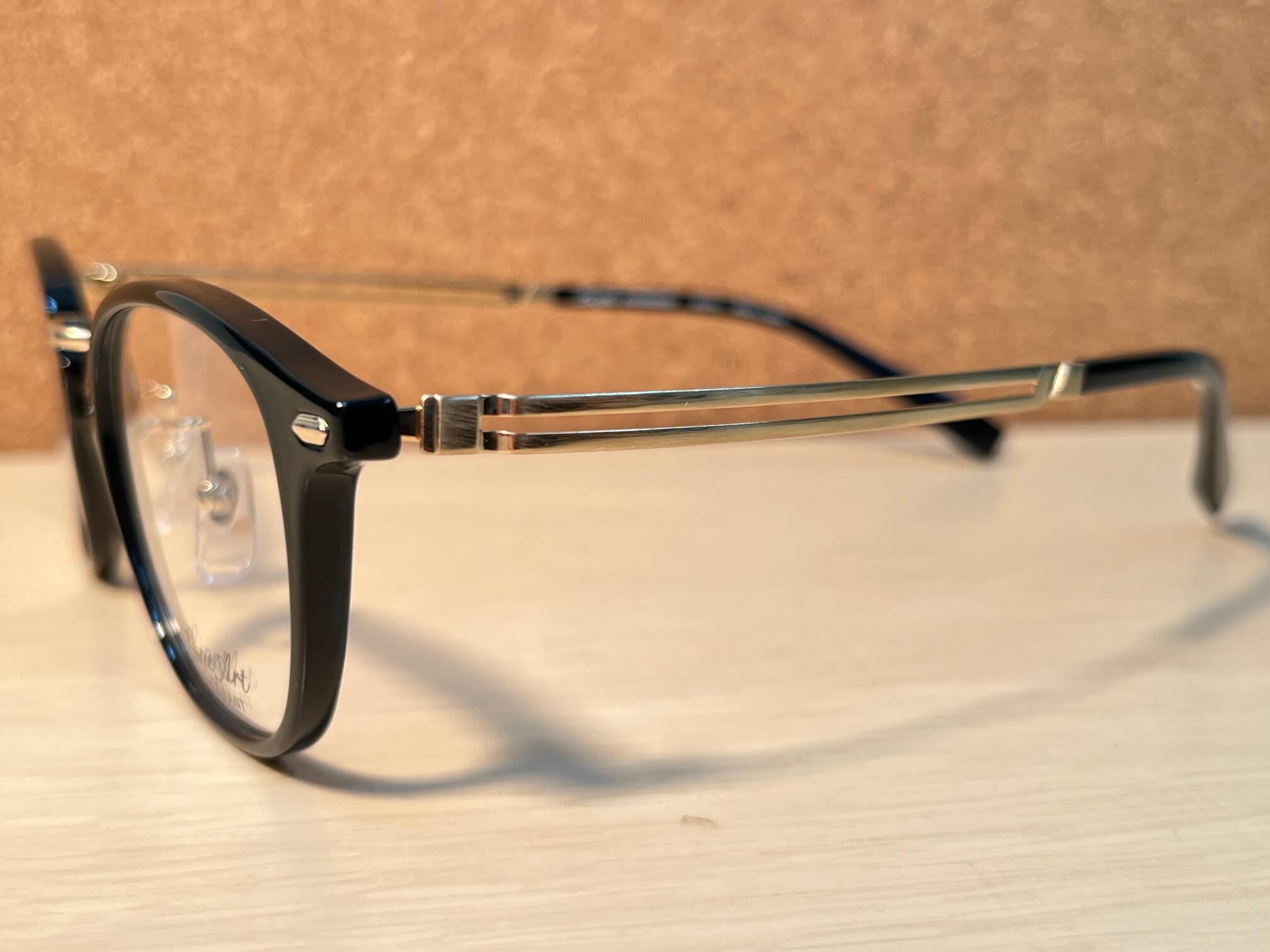 ラインアート シャルマン XL11101｜軽さと品格を纏う、日本製