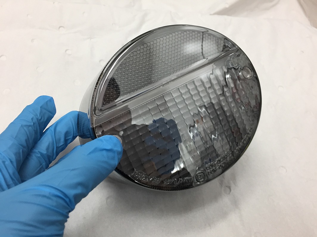 ウインカー、テールレンズの透かしメッキ加工