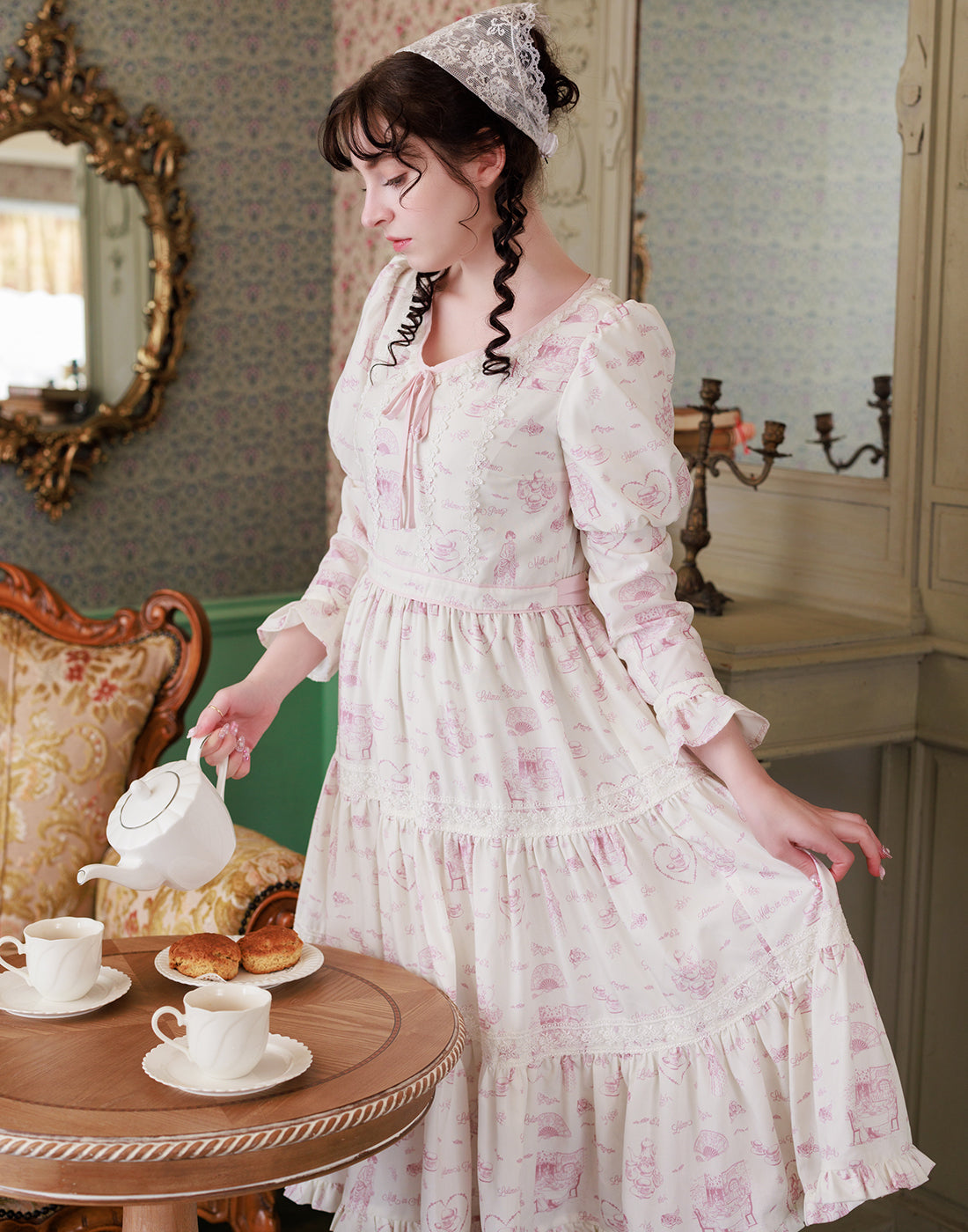 MILK ウォールデコワンピース ミルク新作“アンティークな絵画＆十字架