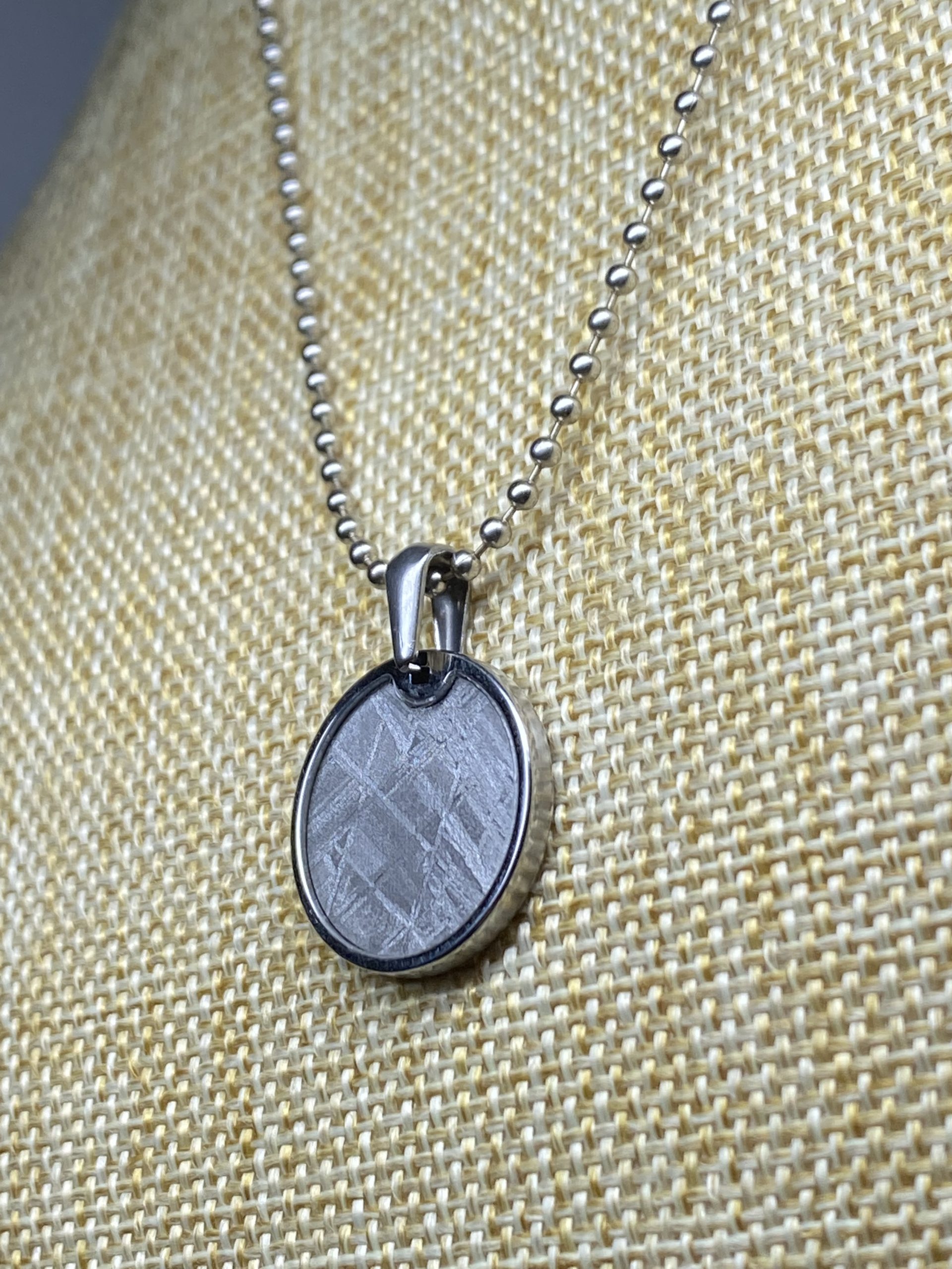 鑑別書】メテオライトジャパンのギベオン隕石 ペンダント 20㍉ 鉄隕石