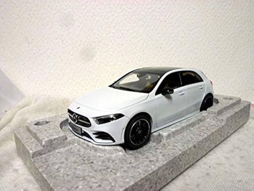 Amazon | メルセデス ベンツ Aクラス W177 1/18 ミニカー ノレブ
