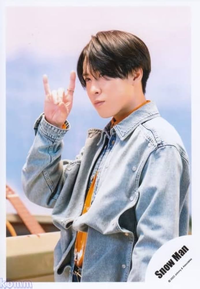 Amazon.co.jp: Snow Man 公式 生 写真（宮舘涼太）SM01834 : おもちゃ