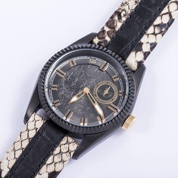 Amazon.co.jp: SuperGroupies 龍が如く 真島吾朗モデル 腕時計 : おもちゃ