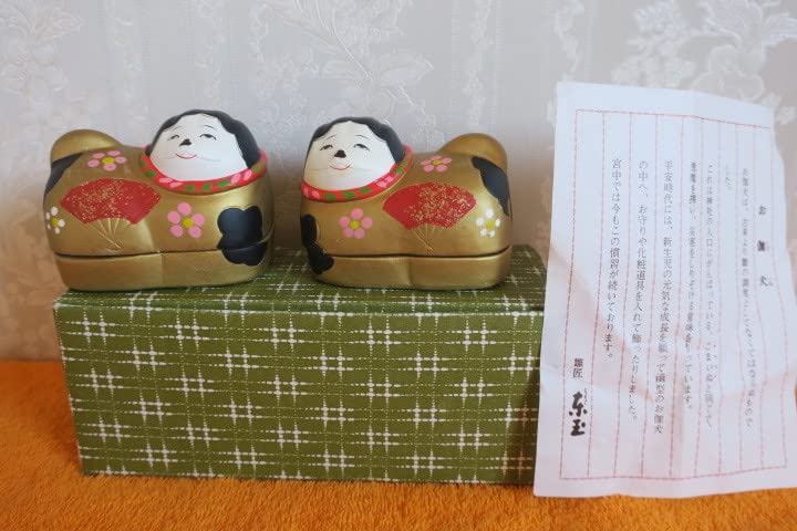 一刀彫お伽犬 お雛様の両脇のお供 安産 子供の成長のお守り 極小お伽犬