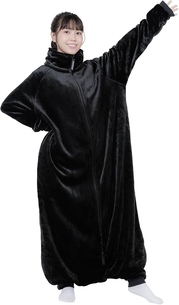 Amazon｜Bauhutte(バウヒュッテ) はだけない着る毛布 ブラック Mサイズ