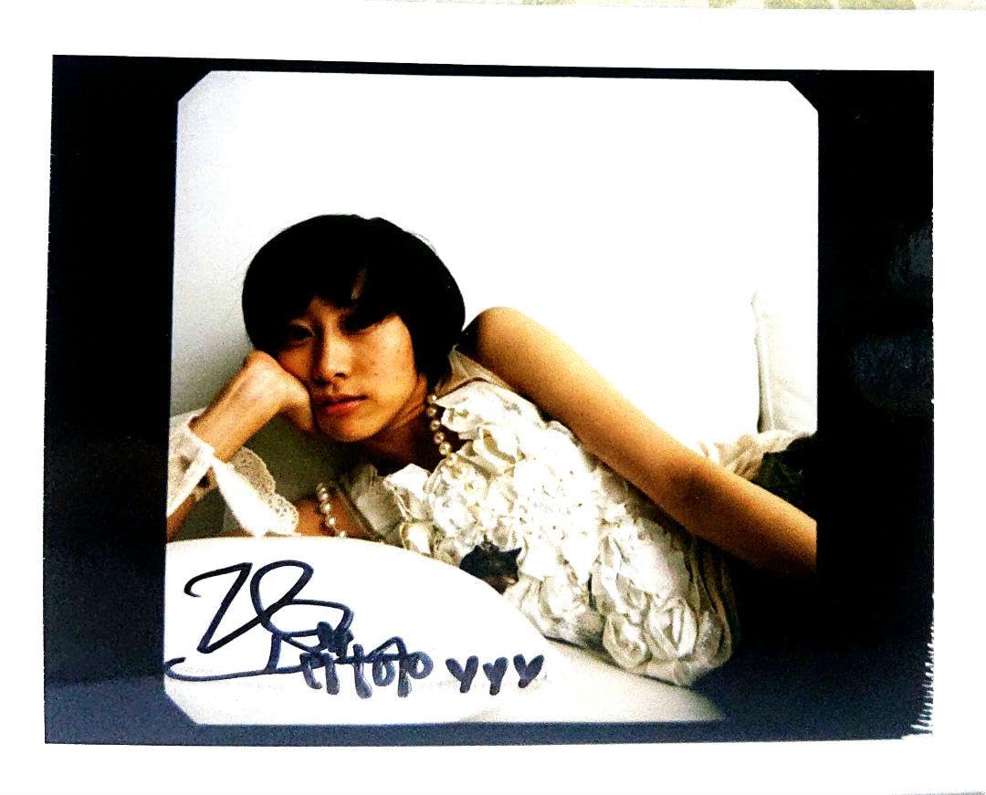 Amazon.co.jp: 一青窈 直筆 サイン ポラロイド チェキ ポラ 歌手