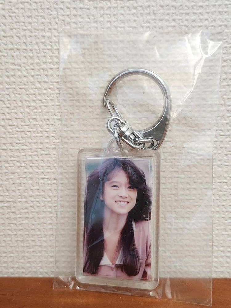 Amazon.co.jp: 中森明菜 昔のキーホルダー : おもちゃ