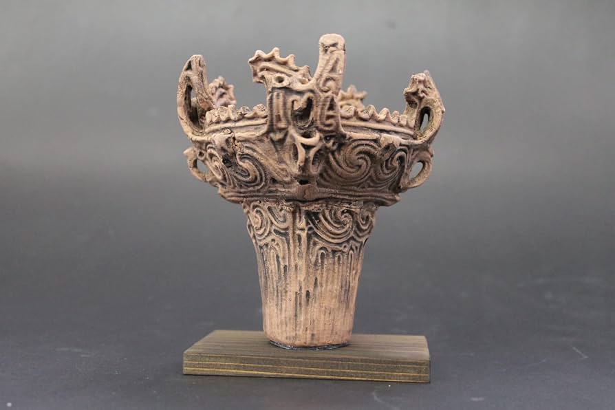 Amazon | 笹山遺跡・火焔型土器レプリカ 13㎝ （台座1㎝・O型小鉄製