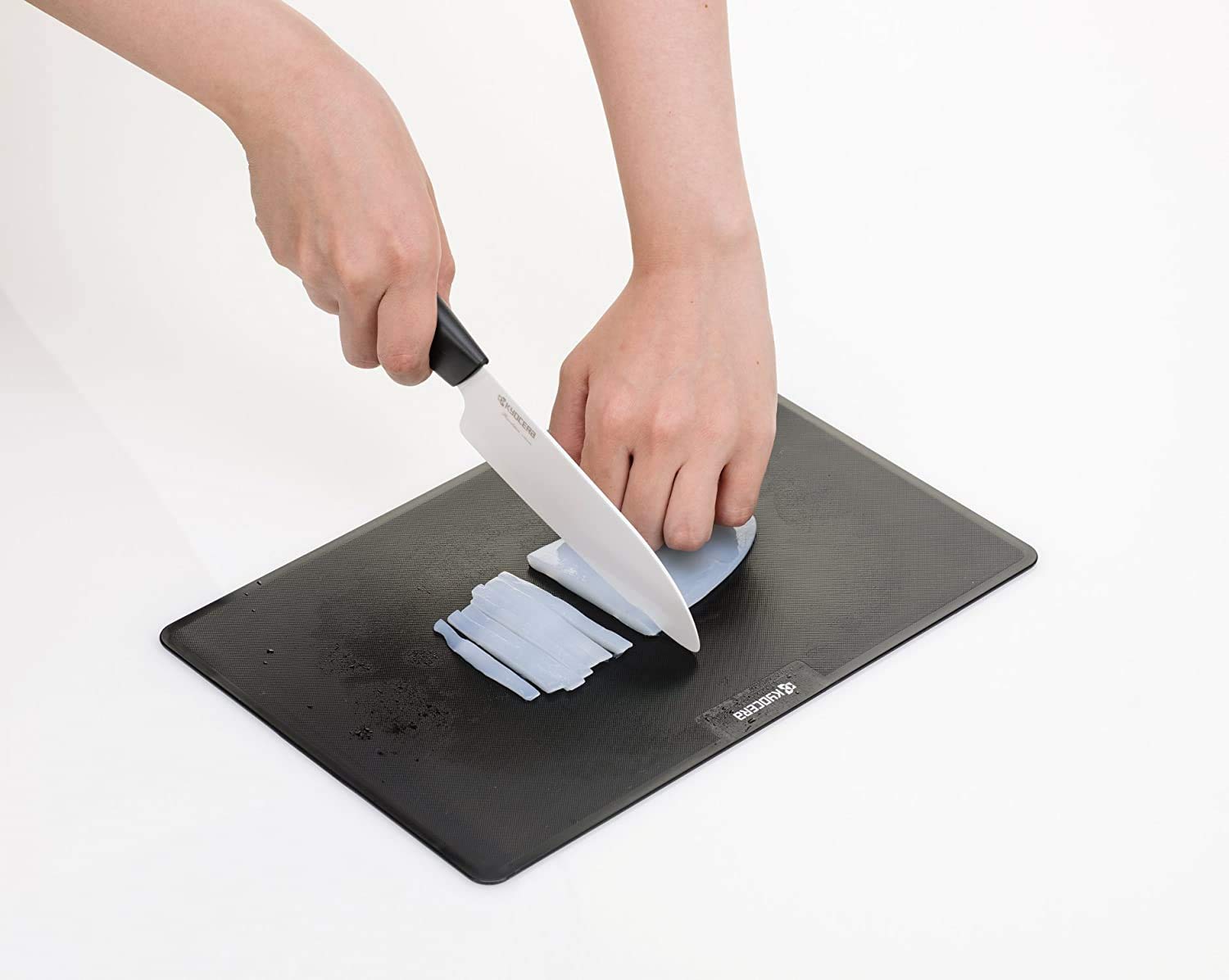 Amazon｜京セラ シートまな板 黒 縦30.1×横20.1cm、厚さ0.2cm 235533