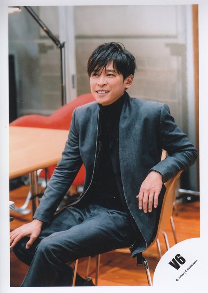 Amazon.co.jp: V6 公式生写真（坂本昌行）VS00004 : おもちゃ