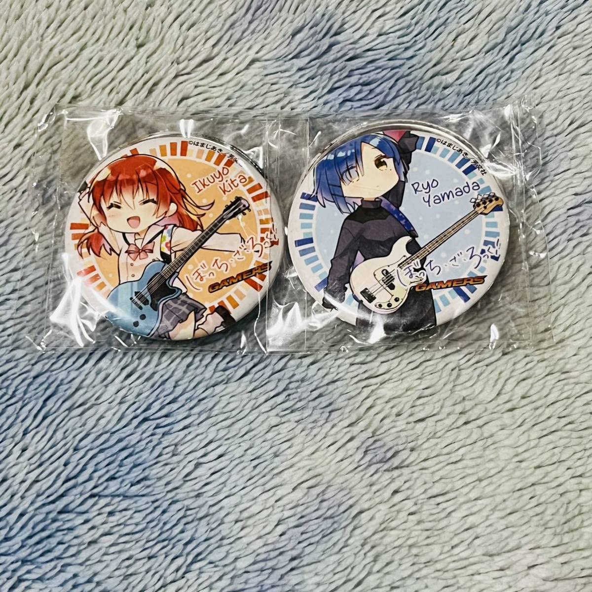Amazon.co.jp: ぼっちざろっく 缶バッジ 4個セット 2巻 ゲーマーズ有償