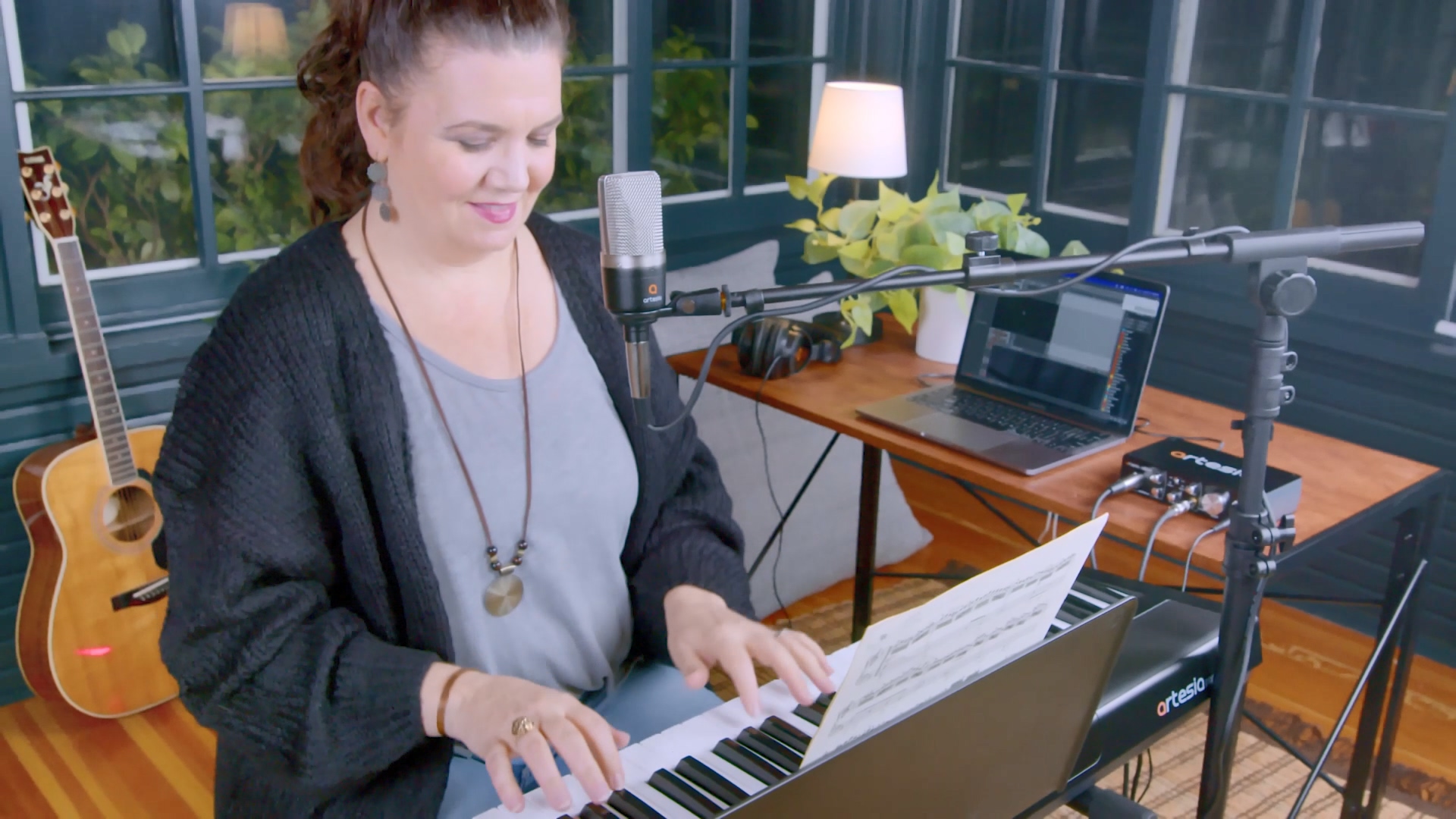 Amazon.com: Artesia PE-88 Arranger Keyboard Piano with Full Size