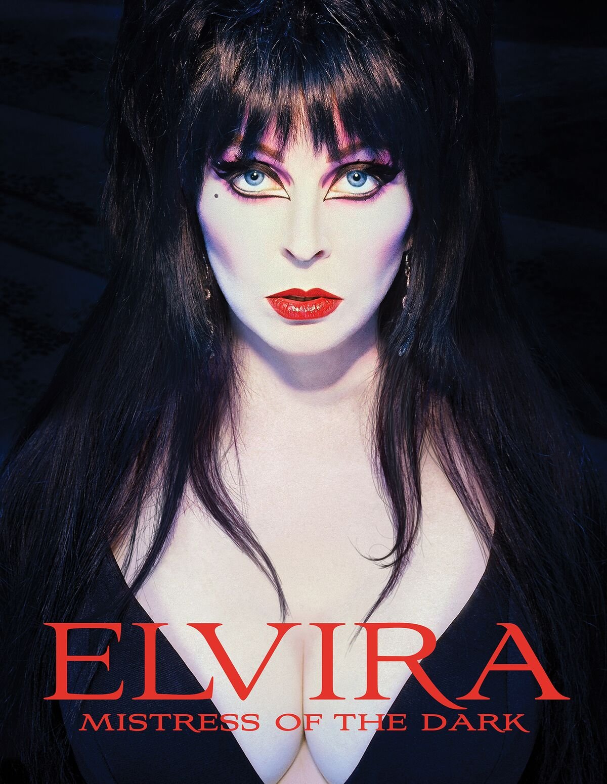 Amazon.co.jp: ELVIRA MISTRESS OF THE DARK PHOTO BIOGRAPHY HC : 本