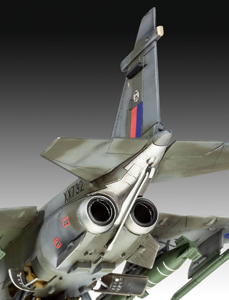 Amazon | ドイツレベル 1/48 ジャギュア GR.1/GR.3 プラモデル