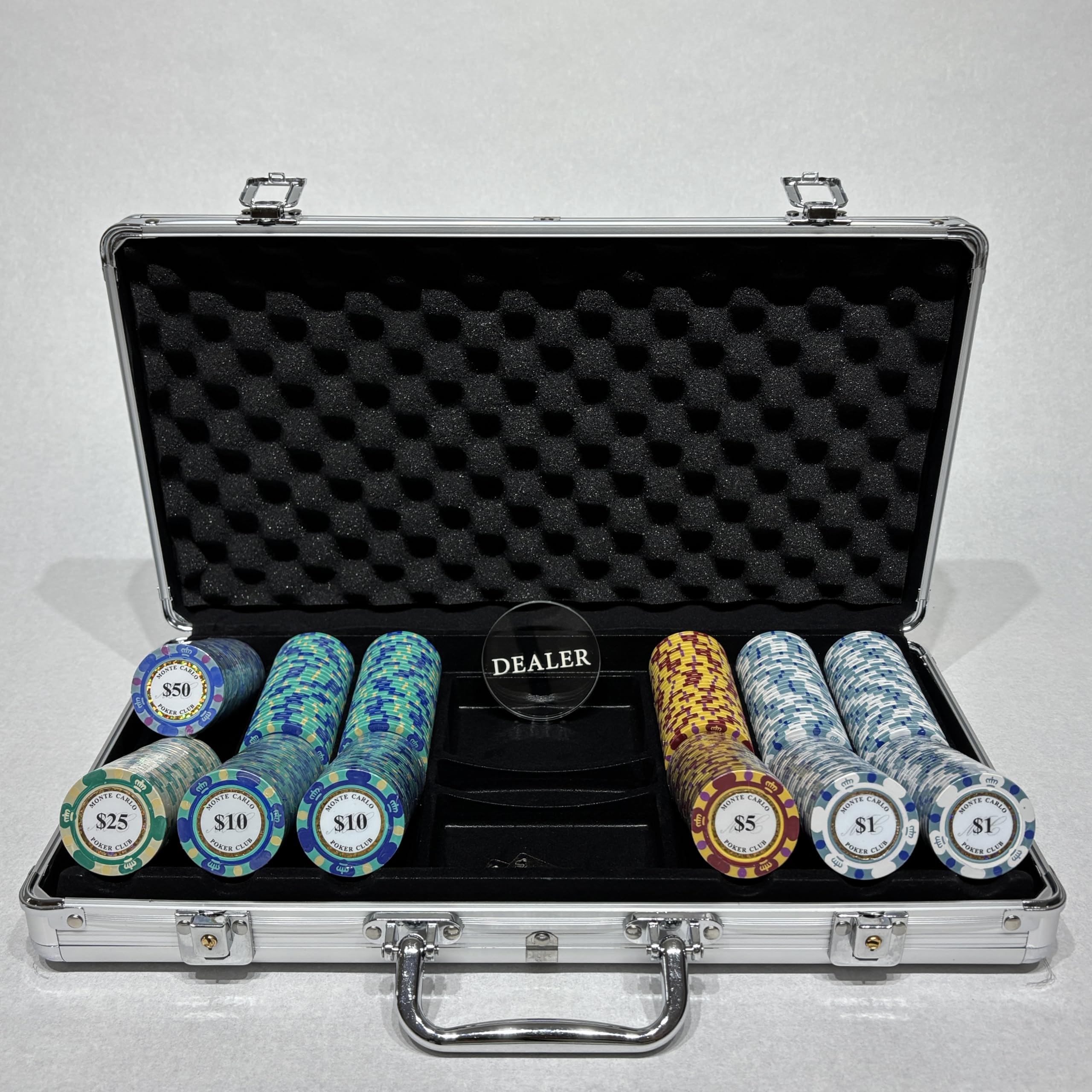 Amazon | モンテカルロ ポーカーチップ 300枚セット ケース付 ($1/2
