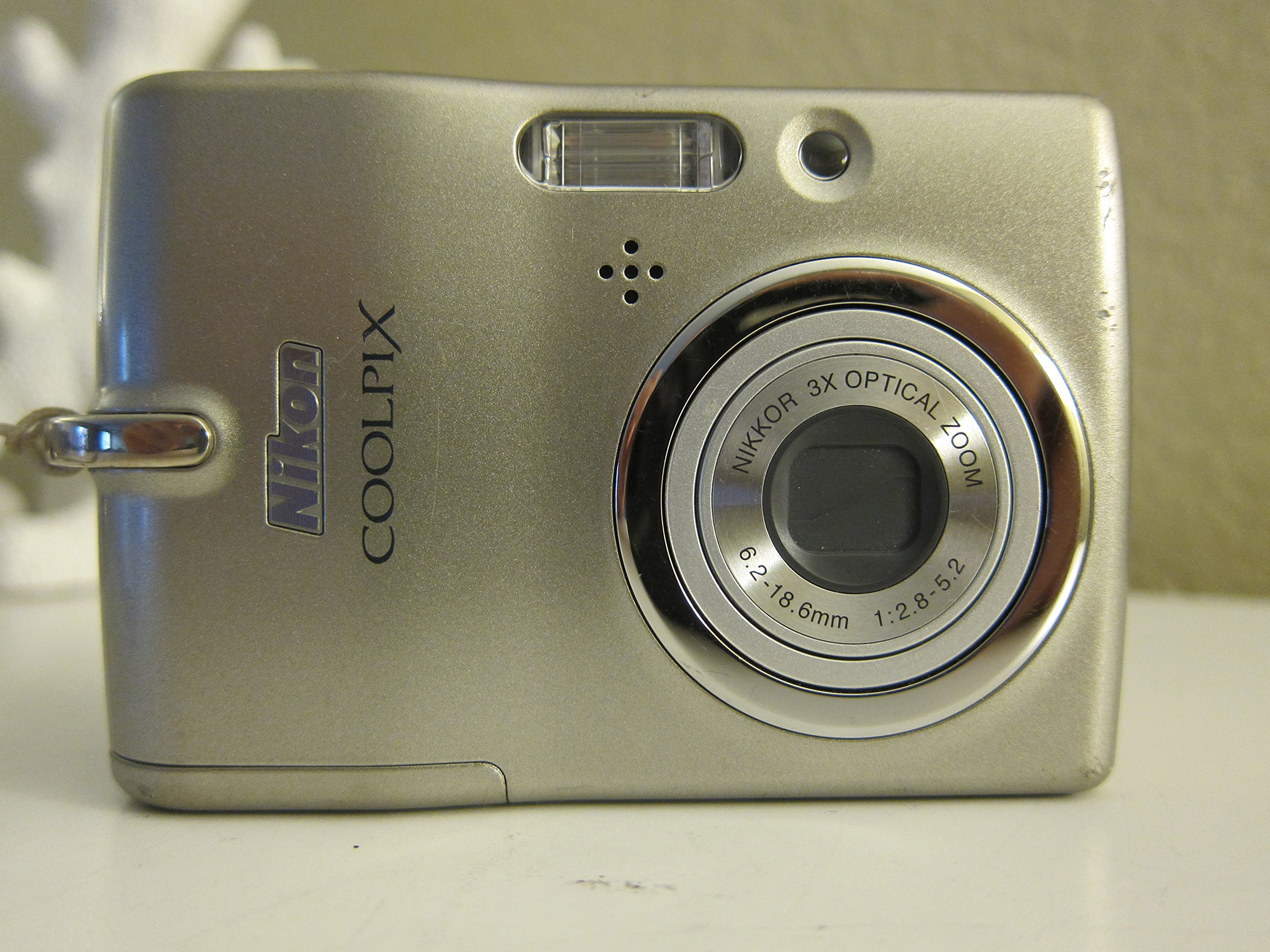 Amazon | Nikon Coolpix L11 6MP デジタルカメラ 3倍光学ズーム付き