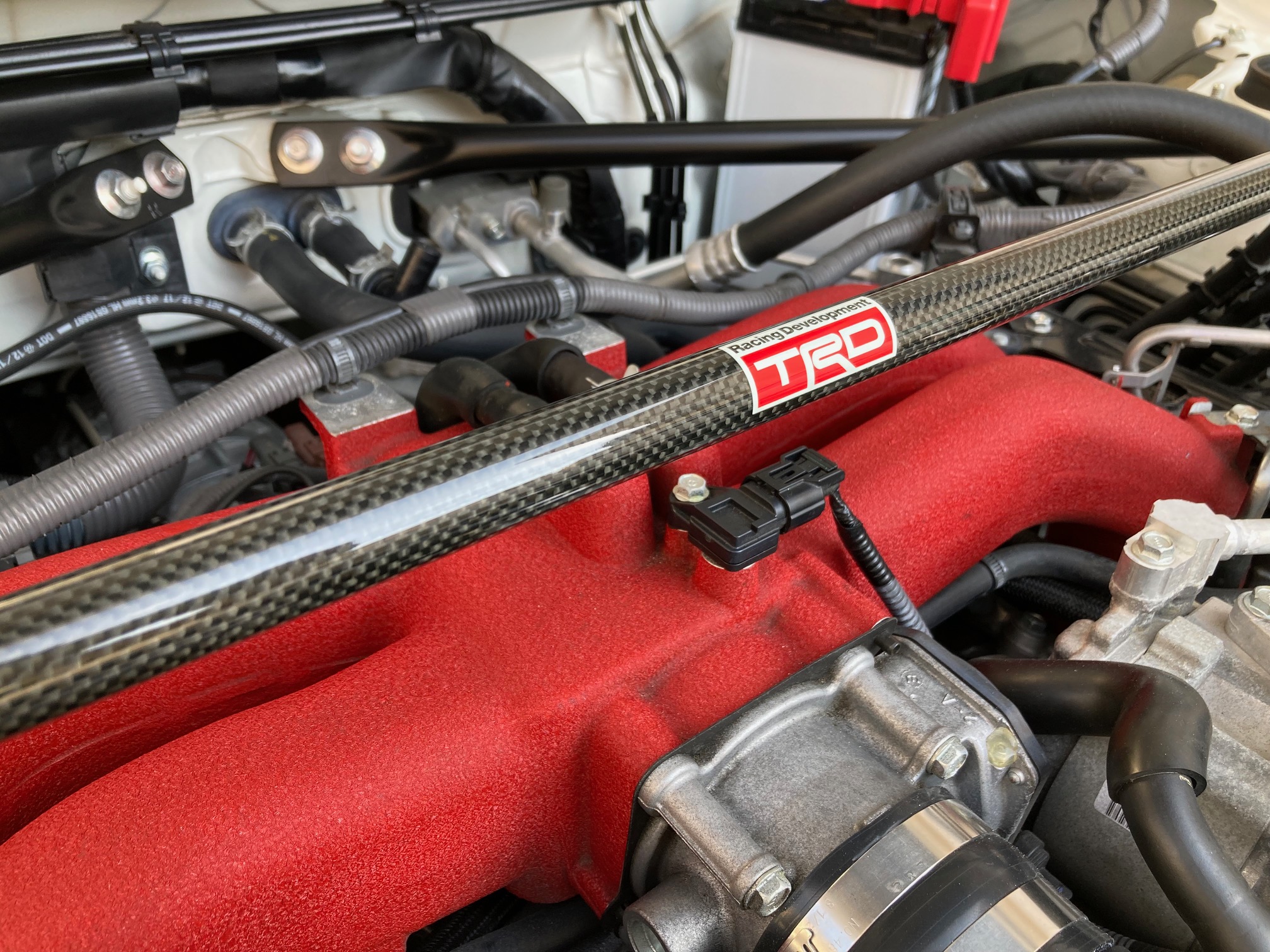 86 GR】TRDフロントストラットタワーバー取り付け！【ZN6】 - みなもブログ