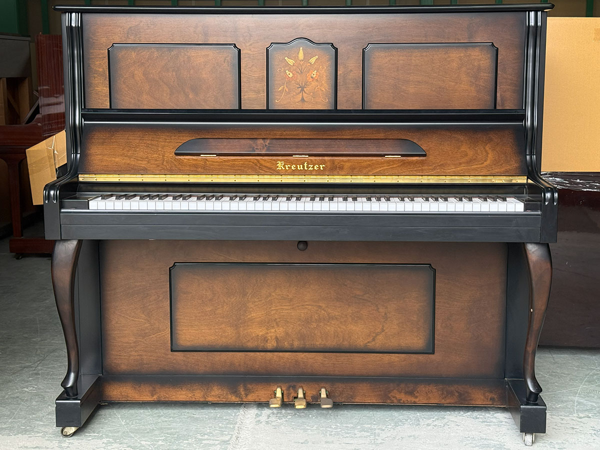中古ピアノ KREUTZER（クロイツェル）KE605 CUSTOM 入荷しました