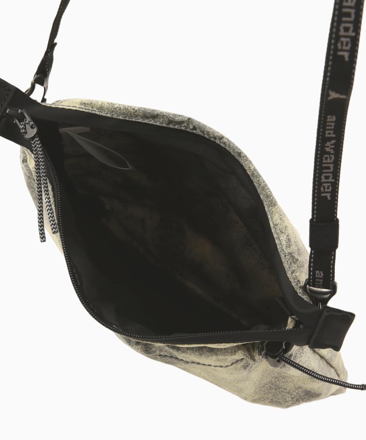 ROA x and wander sil printed sacoche | and wander（アンドワンダー