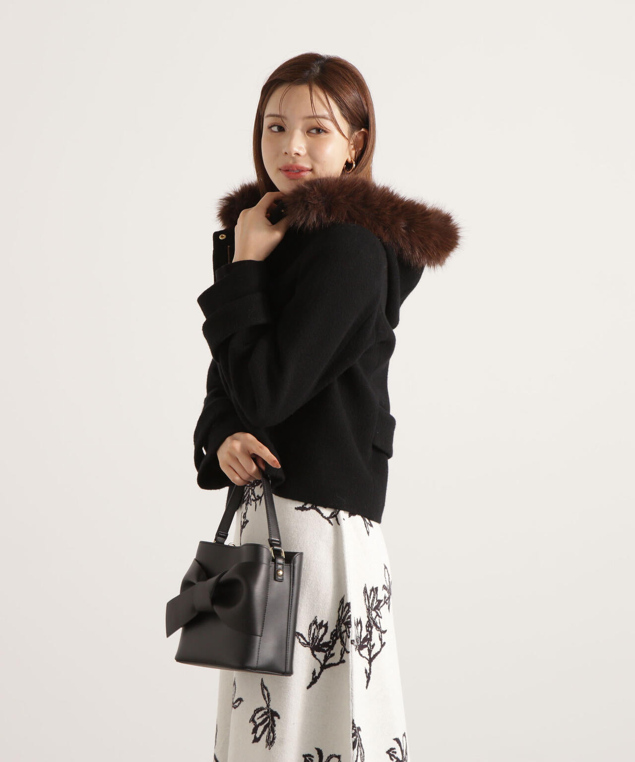 モッサフードフェイクファーショートコート | PROPORTION BODY