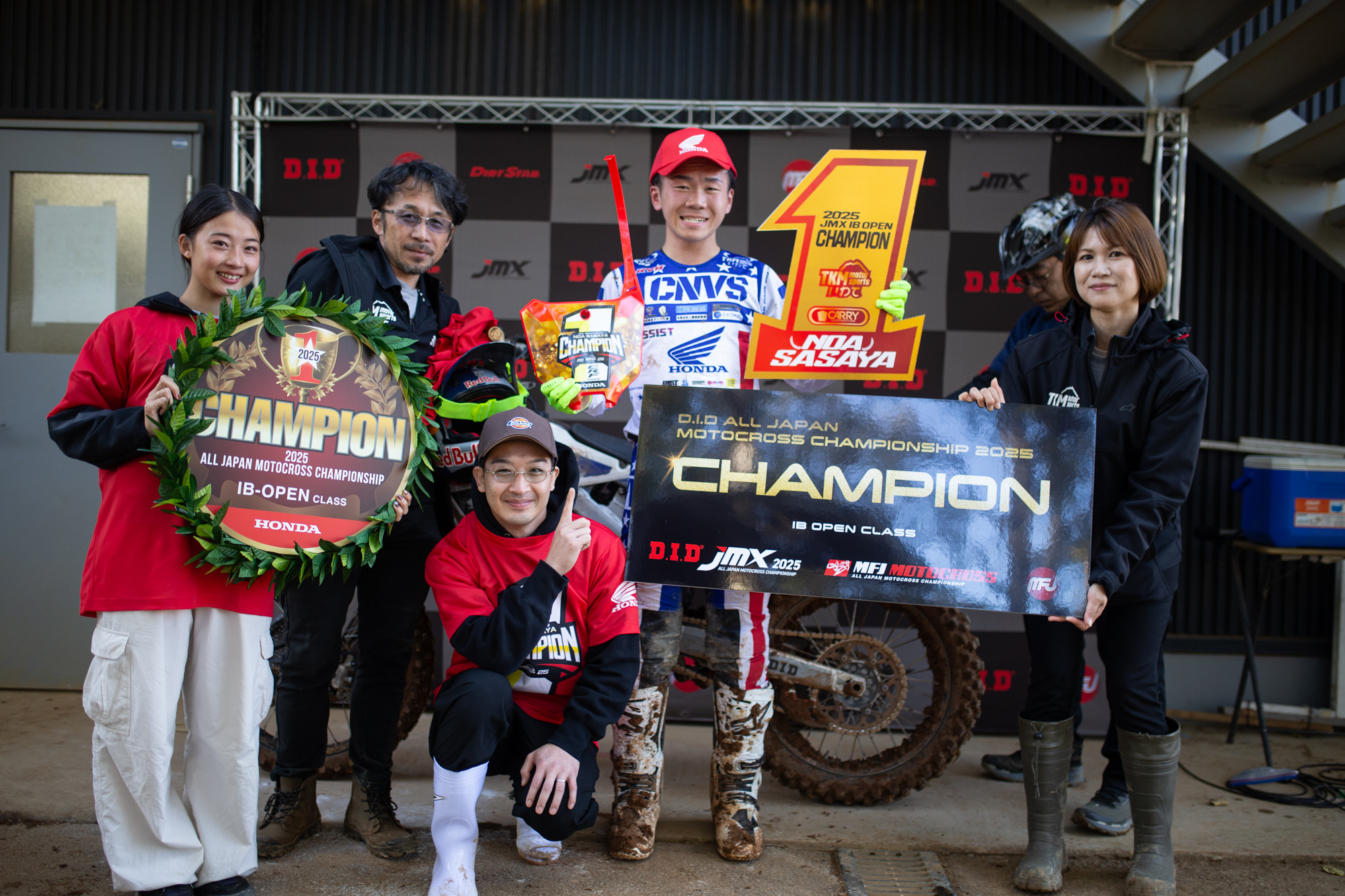 笹谷野亜「プロとして走りたい」、人生を変えたチャンピオン獲得 - JMX