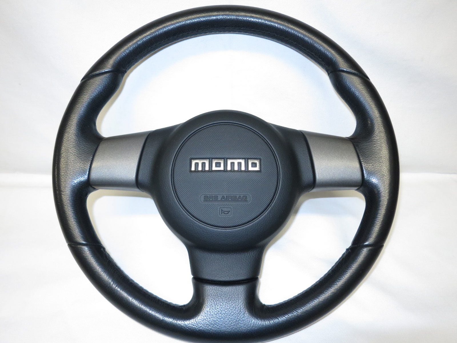 松下自動車（有限会社キシアンドサンズリミテッド） / モモ momo 革