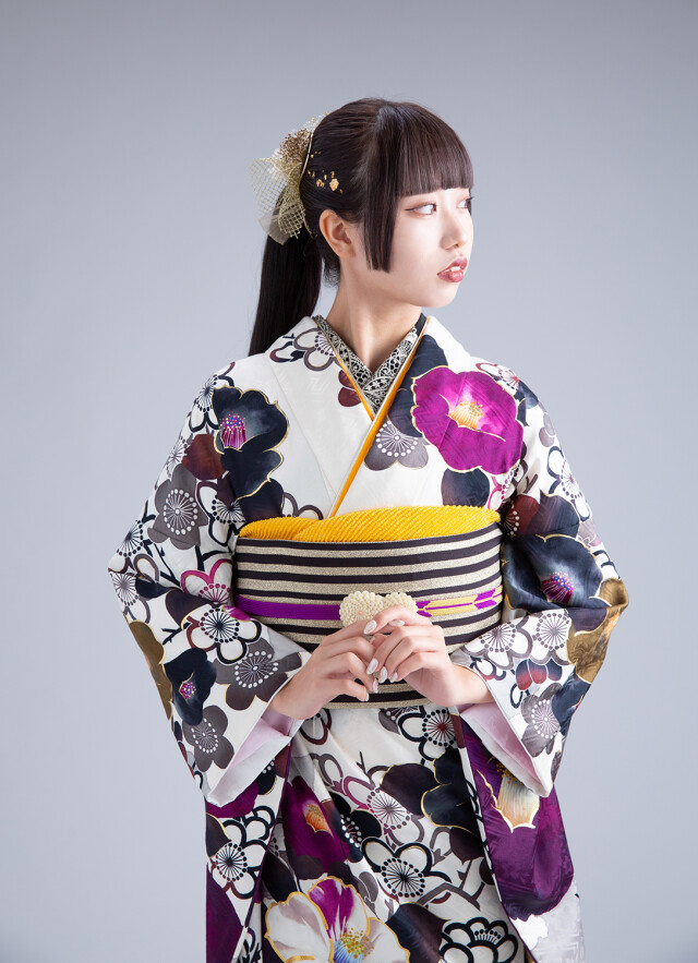 セゾンふりそで館の振袖 /白色/黒色/グラマラス/椿柄/ 03677白椿梅K