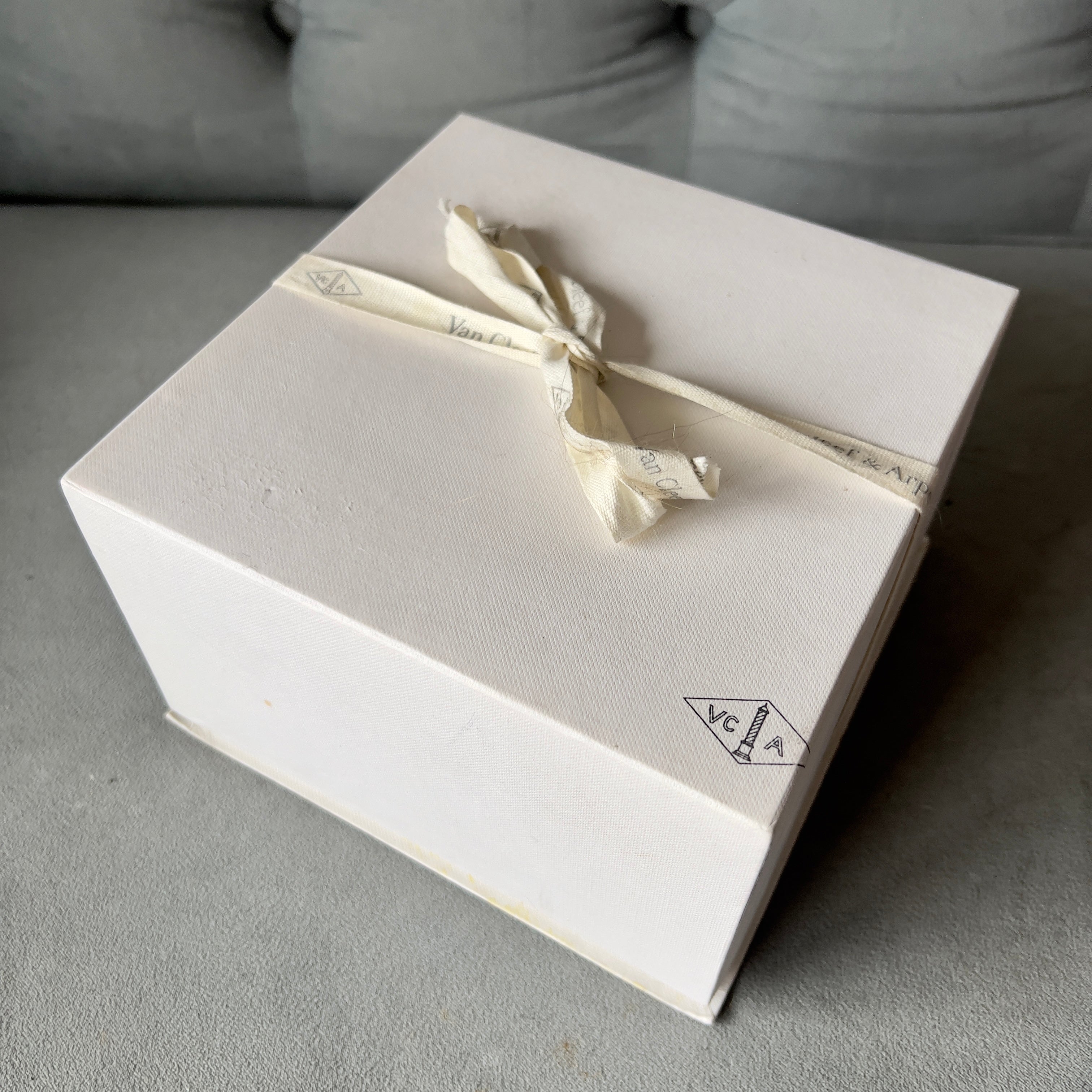 VAN CLEEF & ARPELS Box w/ Mirror + Outer Box 6.60x6.60x4.10 Inches