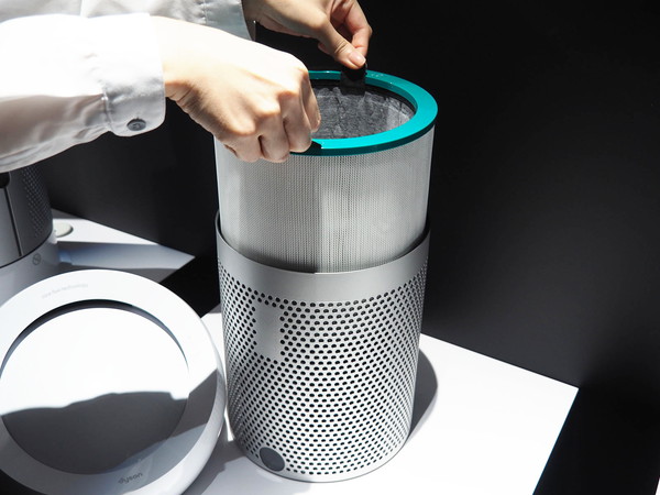 ダイソン初、コンパクトなひとり向け空気清浄機ファン「Dyson Pure