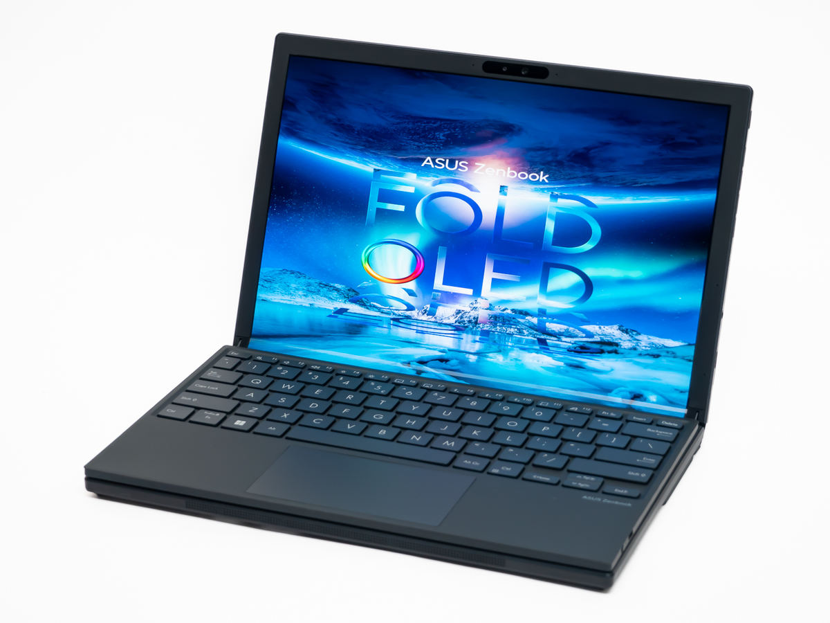 ASUS Zenbook 17 Fold OLED」レビュー - 広げれば17.3型の大画面になる