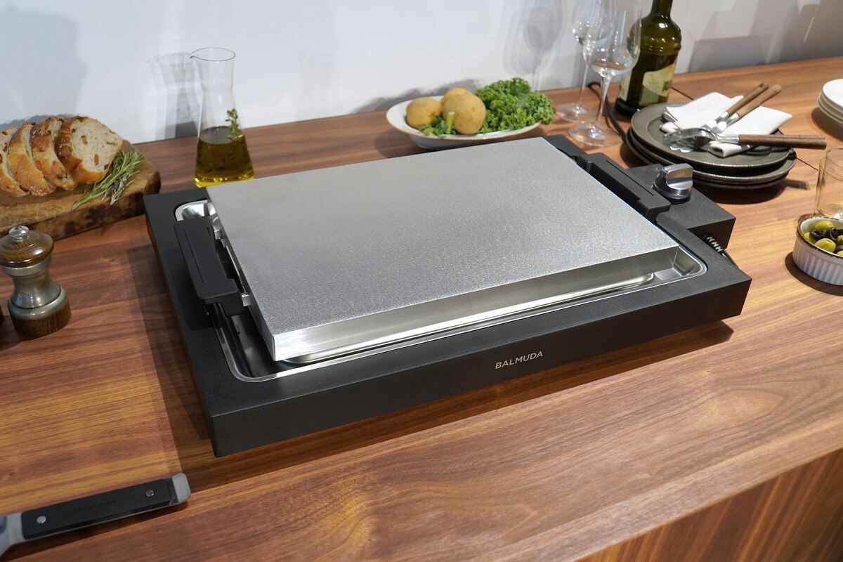 バルミューダらしい発想のホットプレート「BALMUDA The Plate Pro