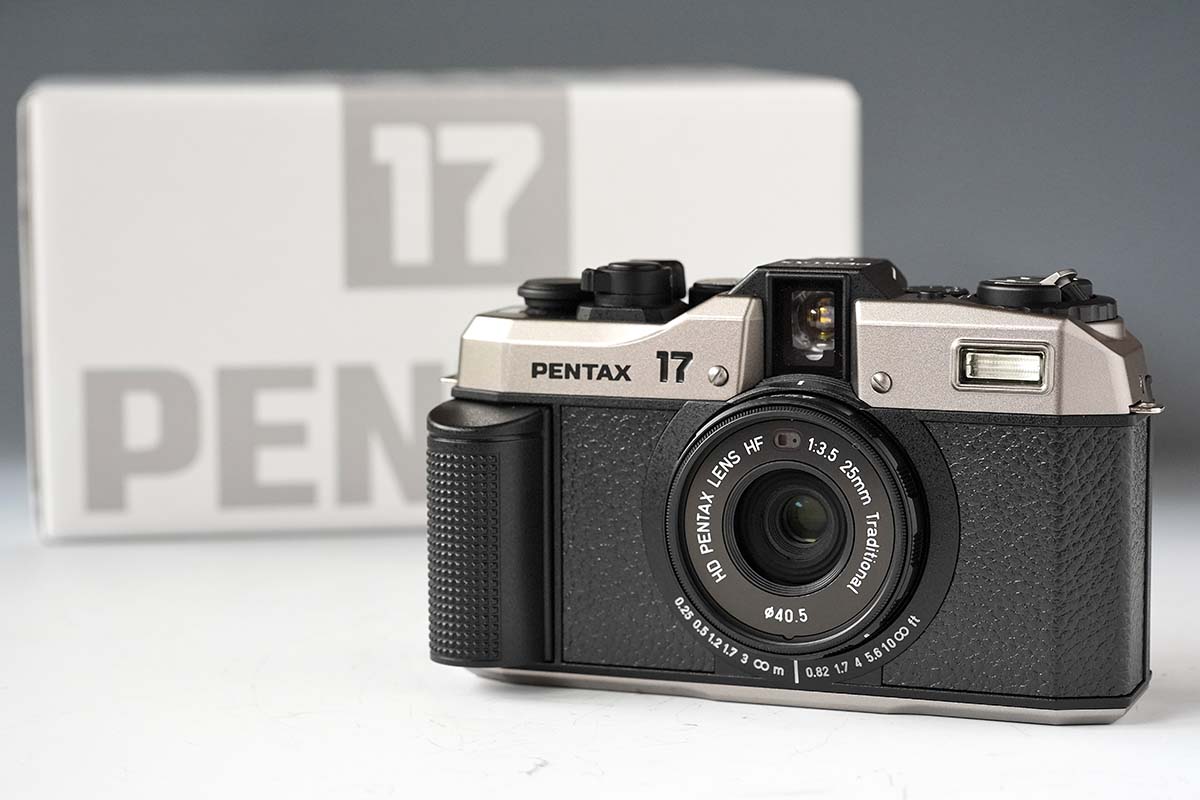 実機速報】リコー、ハーフサイズのフィルムカメラ「PENTAX 17」 実売
