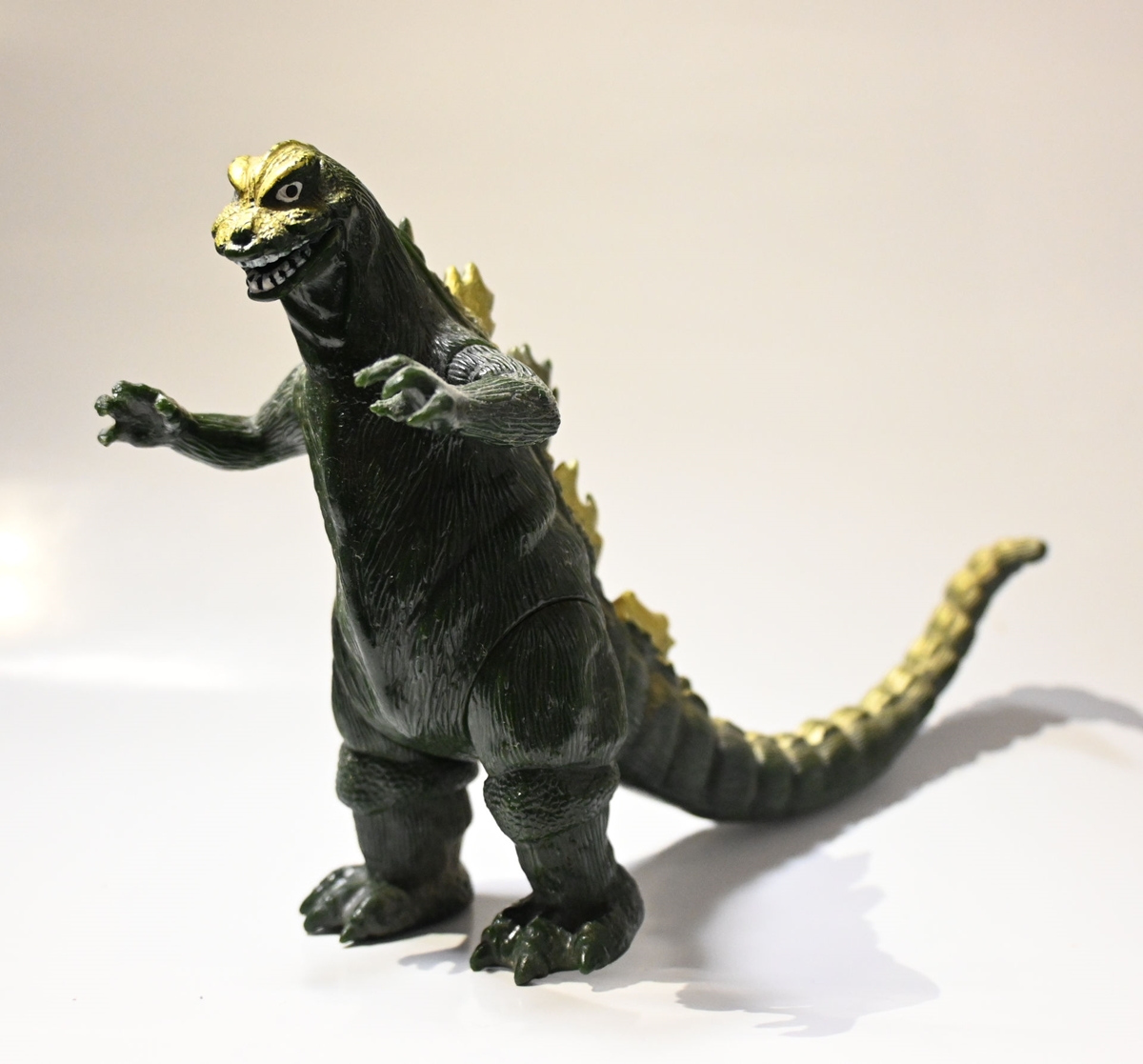 祝・ゴジラ生誕70周年！ ソフビフィギュアでふりかえるゴジラの