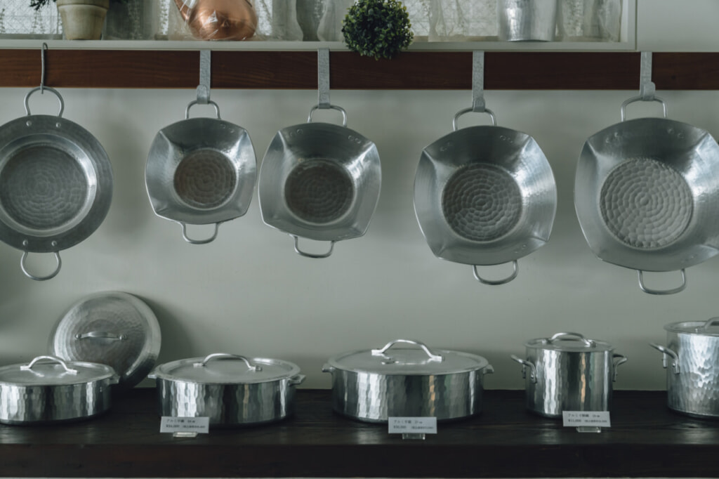 人呼んで“鍋の聖地”。手仕事の美しさ輝く店「鍛金工房WESTSIDE33