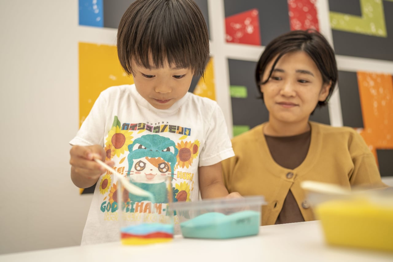 ゴジラ迎撃作戦で開催中のクラフト体験！】家族で一緒に屋内で楽しめる