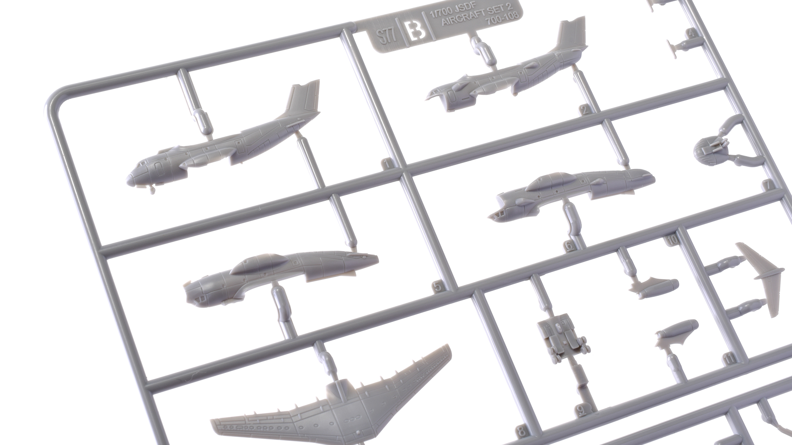 自衛隊の「縁の下の力持ち」的な飛行機がずらっと揃う！ピットロード 1