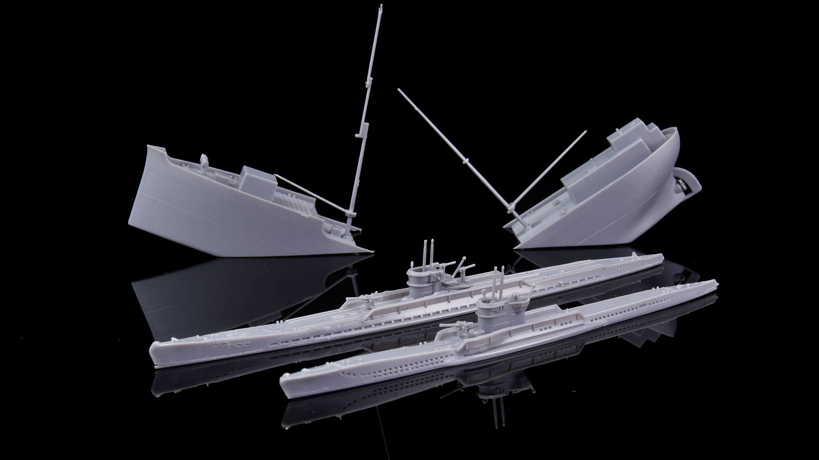 花金だ！仕事帰りに買うプラモ。潜水艦のプラモに突如現れる輸送船