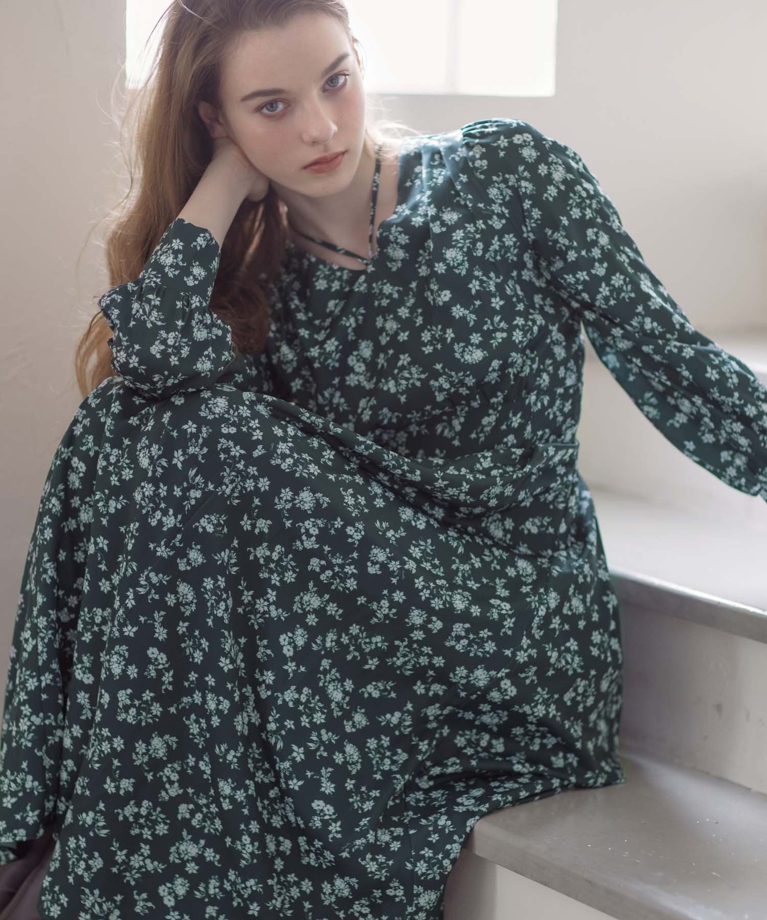 タックデザイン小花柄ワンピース | ロングワンピース | NOELA OFFICIAL