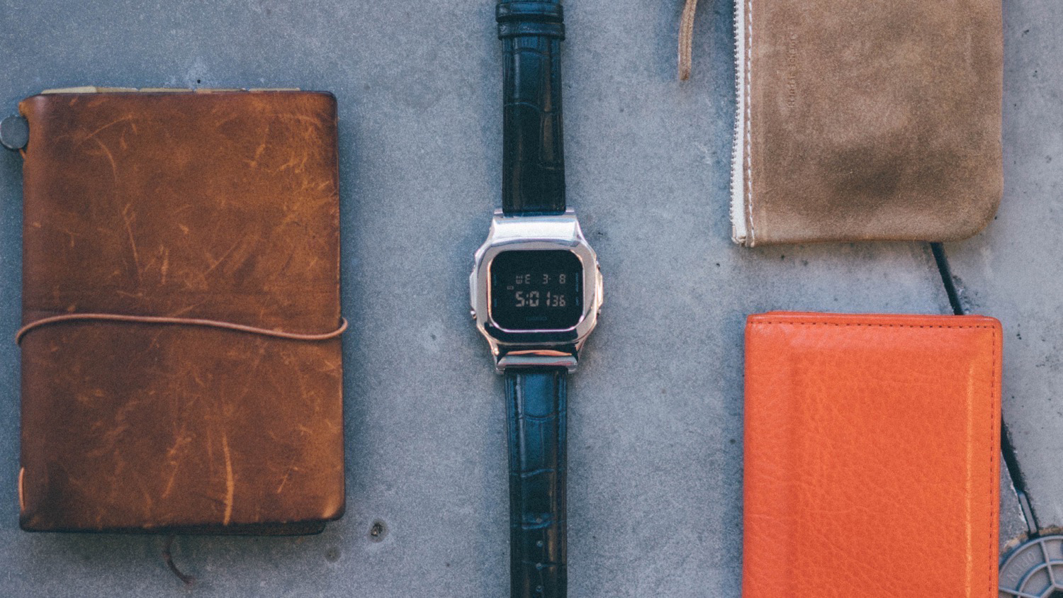 シルバーと革ベルトの最高級Gショック「DAMUE Custom G-SHOCK 5600