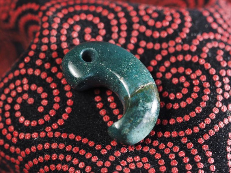 古墳時代・出雲石もどき勾玉（普通サイズ）