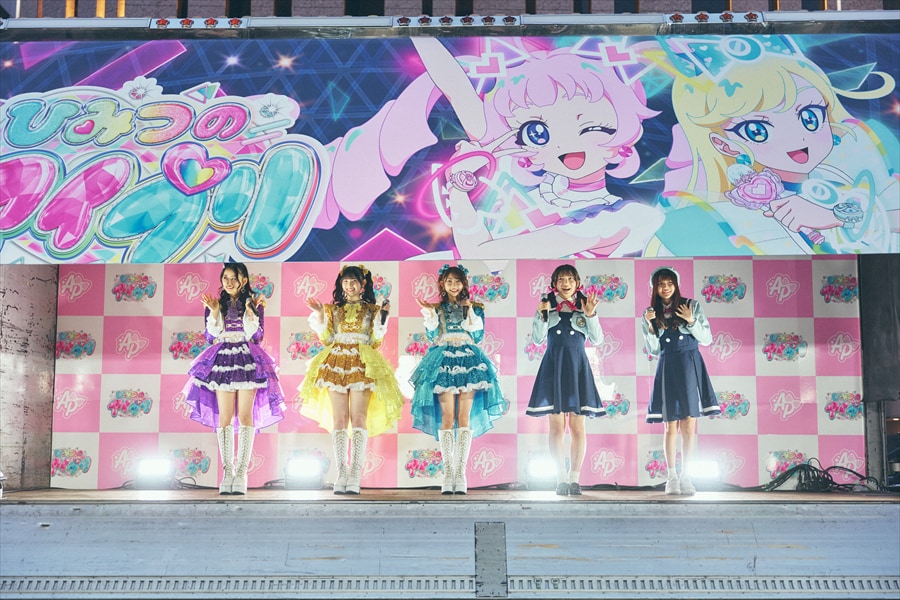 キラキラの“バズリウムトラック”が池袋に！中からアイドル登場、そして