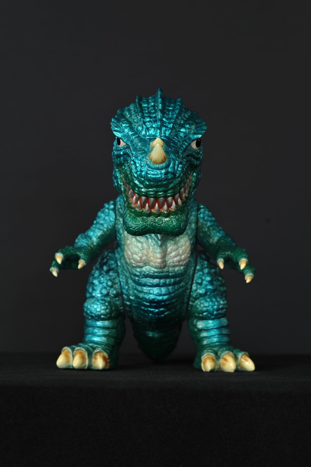 大怪獣のあとしまつ」ガシャポンやソフビ人形発売、東映怪獣作品10本の