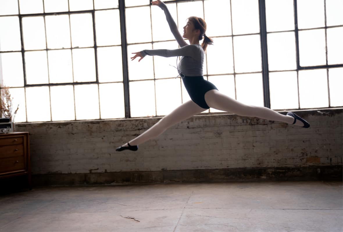 生田絵梨花写真集「インターミッション」（講談社）より。（撮影：中村