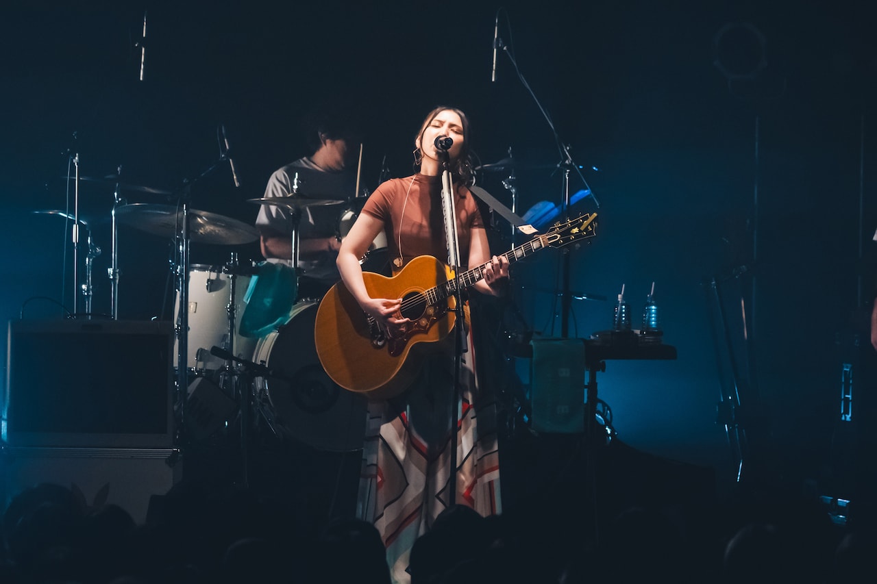 阿部真央のデビュー15周年Zeppツアーが閉幕「みんなの存在が私を