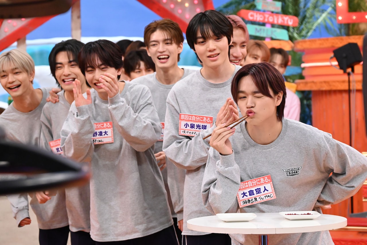 大倉空人（原因は自分にある。 / 手前）のチャレンジを見守るげんじぶ