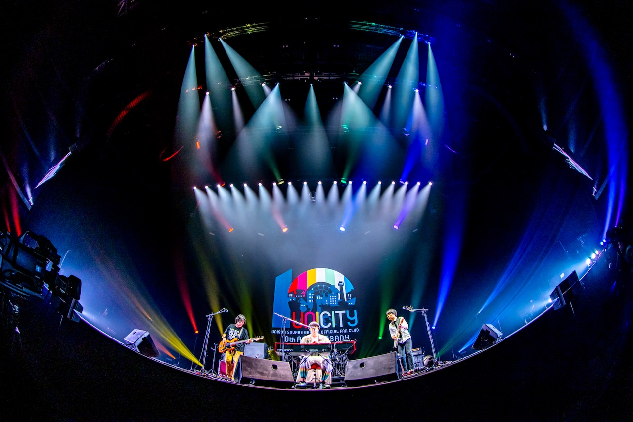 UNISON SQUARE GARDENファンクラブ10周年ライブ、満員のKアリーナで
