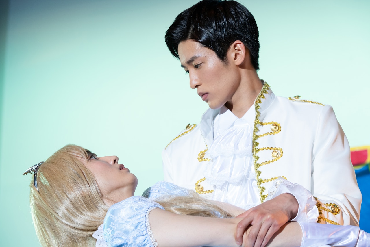 消えた初恋」第2話で道枝駿佑がシンデレラ、目黒蓮が王子に - 音楽ナタリー