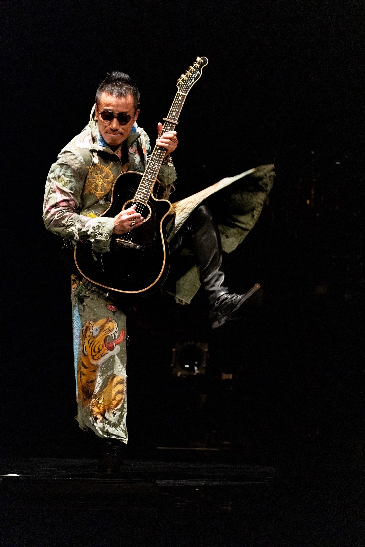 長渕剛、ライブBlu-ray / DVD発売記念のパネル展＆衣装展開催