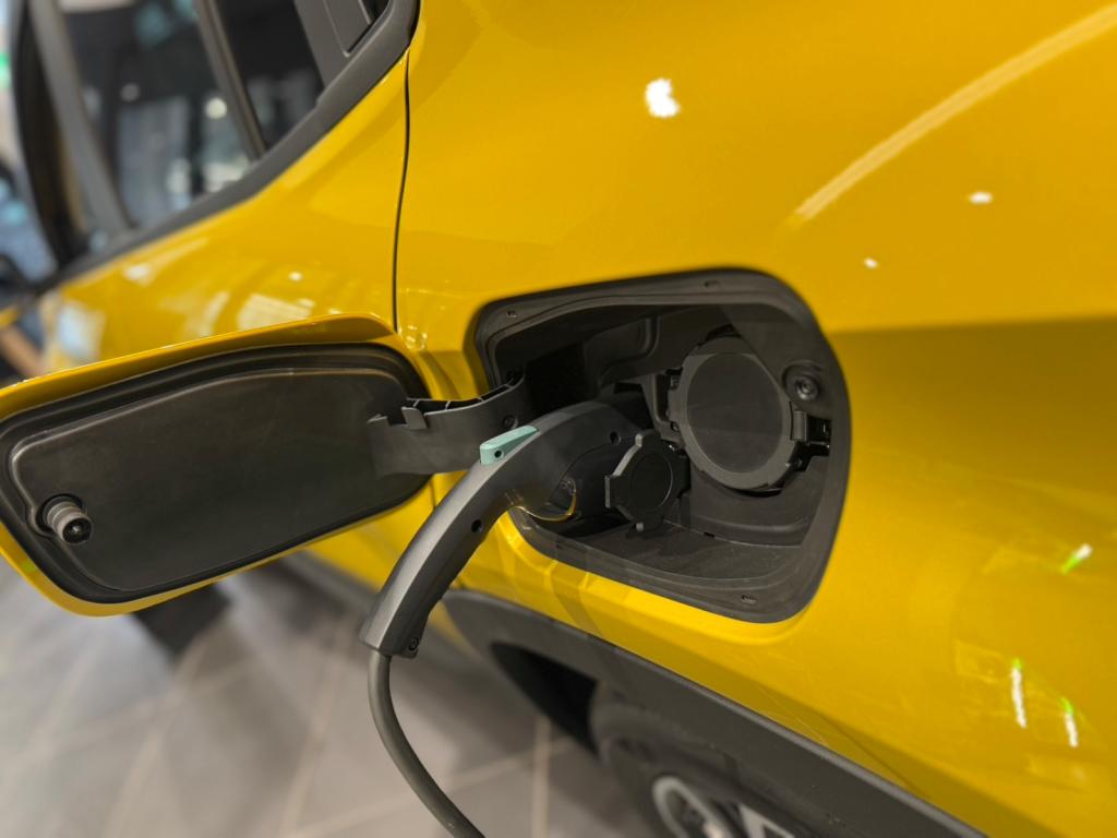 アベンジャーの充電｜ジープ札幌清田スタッフブログ｜Jeep Official