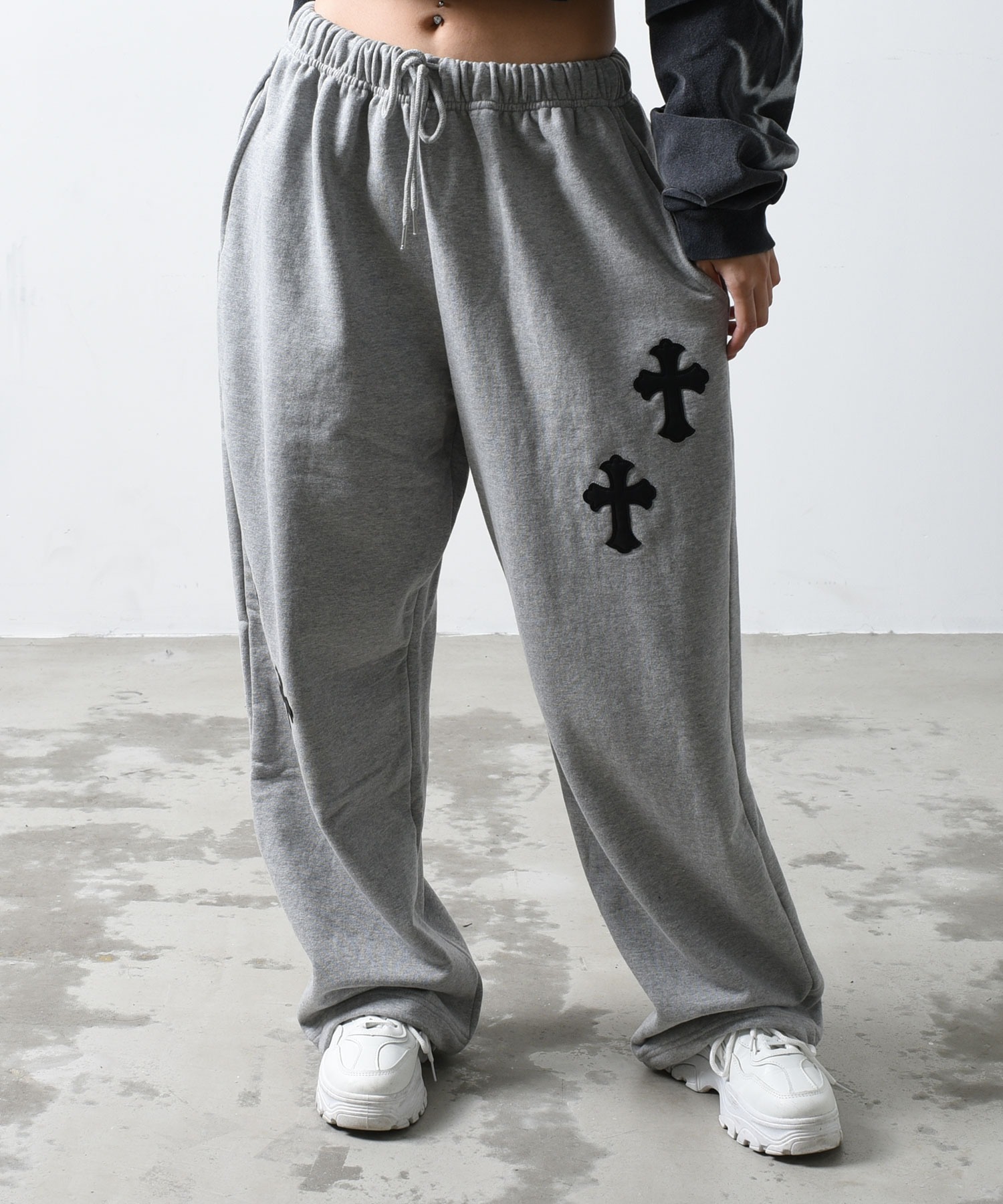 A'GEM/9 × .kom 『.kom/ドットケーオーエム』クロスパッチスウェット